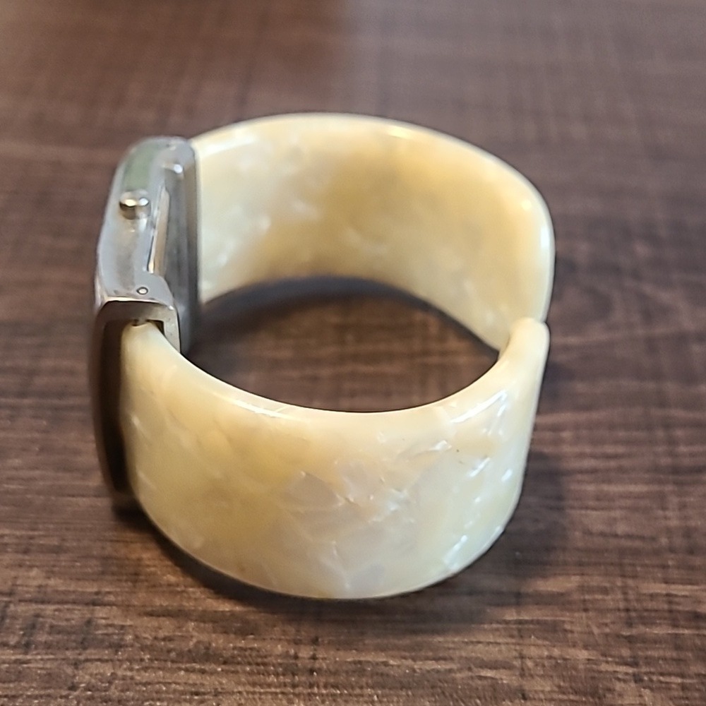Denacci Watch Ladies Ivory Band Pre-Owned Work Travel Casual School Vintage - Picture 5 of 14